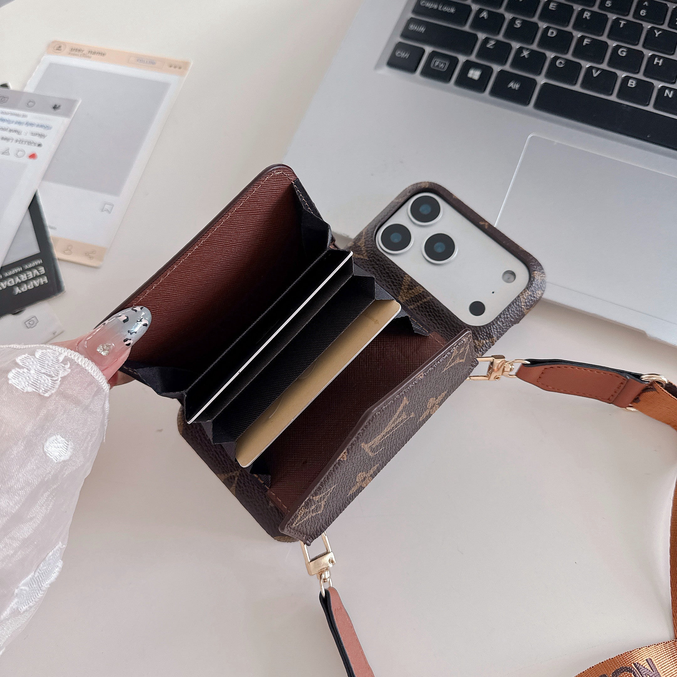 Custodia a Portafoglio Crossbody Stile LV per iPhone – Con Tracolla e Porta Carte