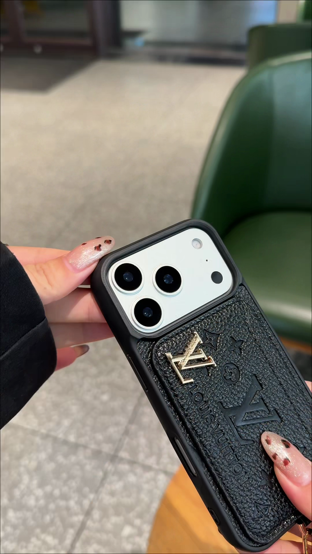 Custodia iPhone LV Royal Petal